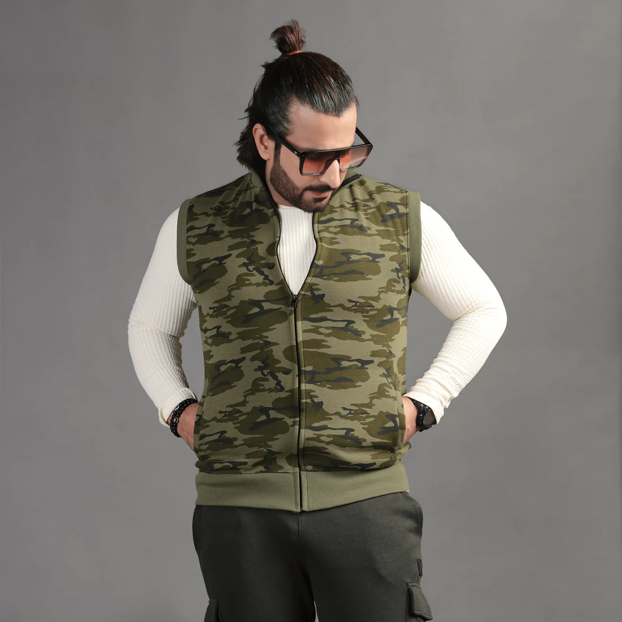 MEN'S CAMO SLEEVELESS FLEECE JACKET