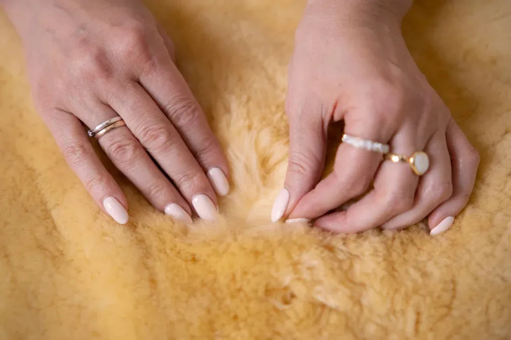 Single bed mattress made of warming sheepskin wool