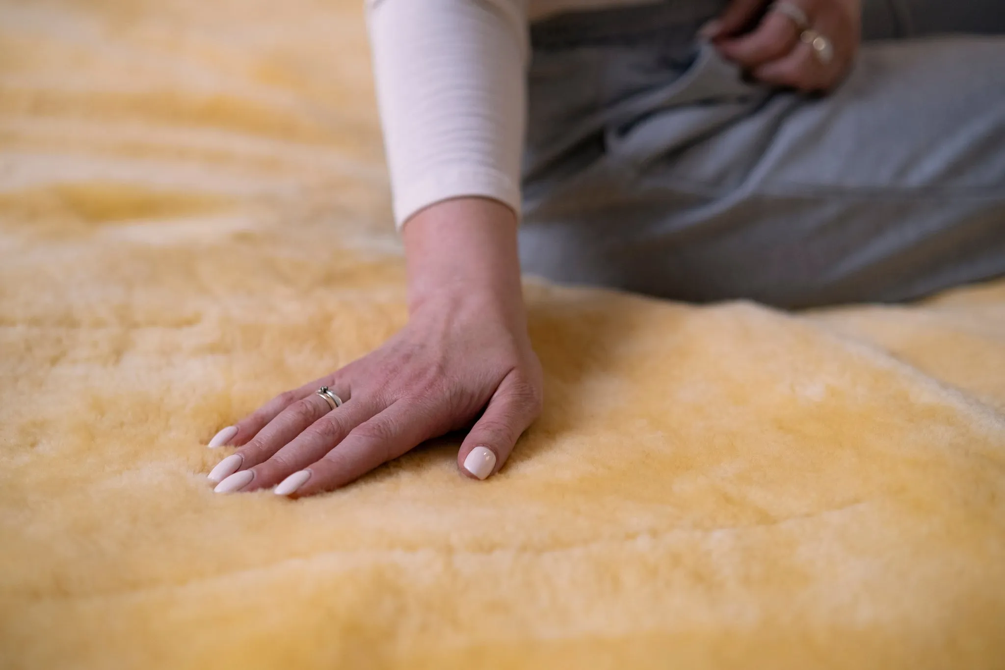 Single bed mattress made of warming sheepskin wool