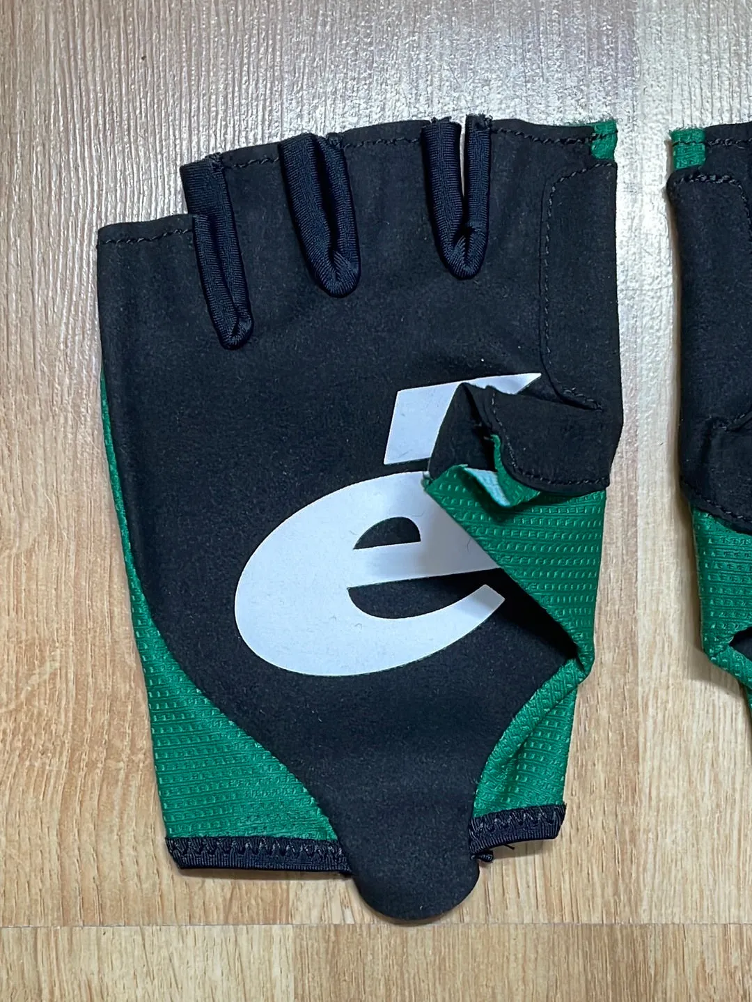 Team Jumbo Visma AGU Premium Race Gloves Green Vuelta