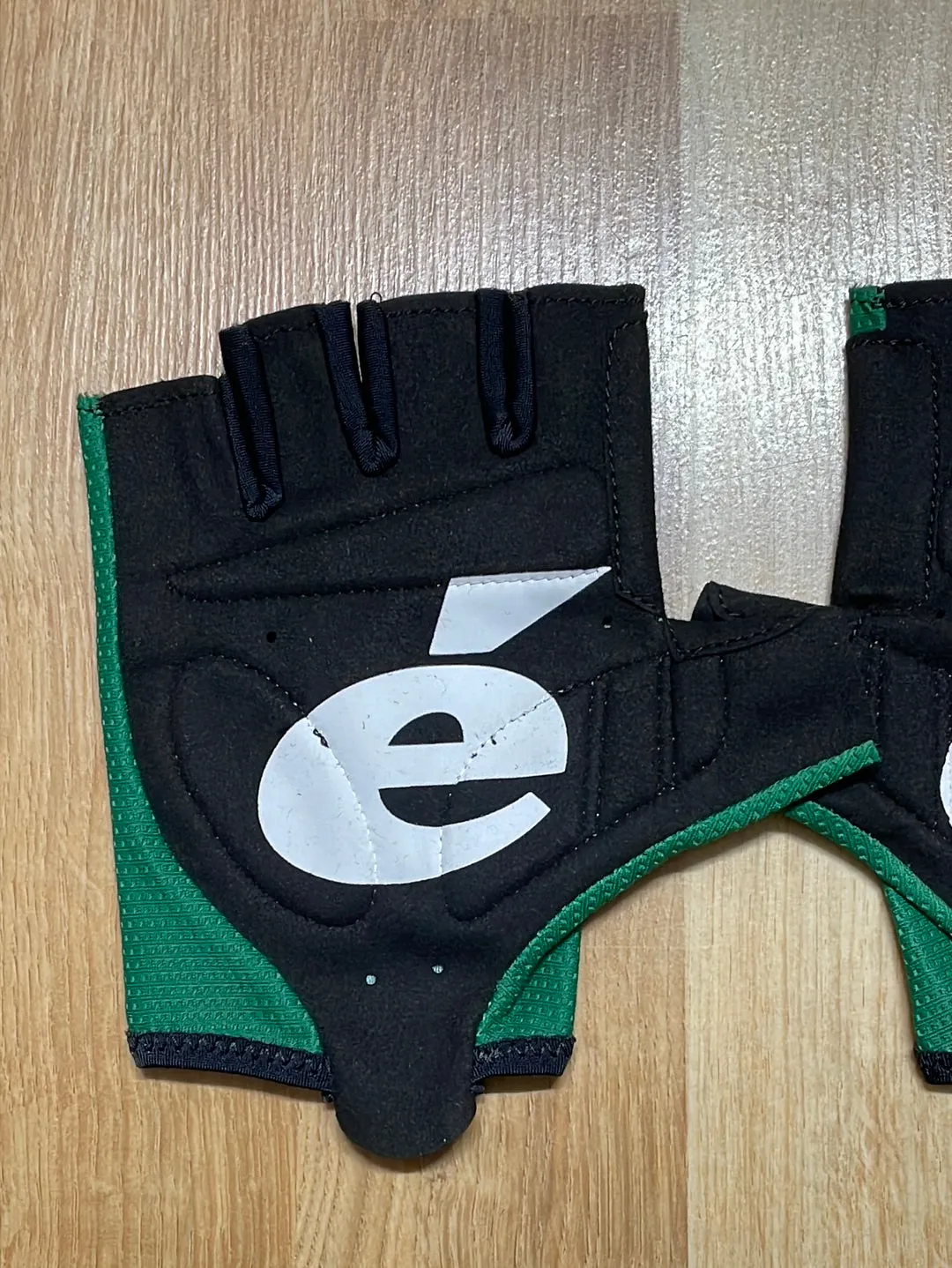 Team Jumbo Visma AGU Premium Race Gloves Green Vuelta