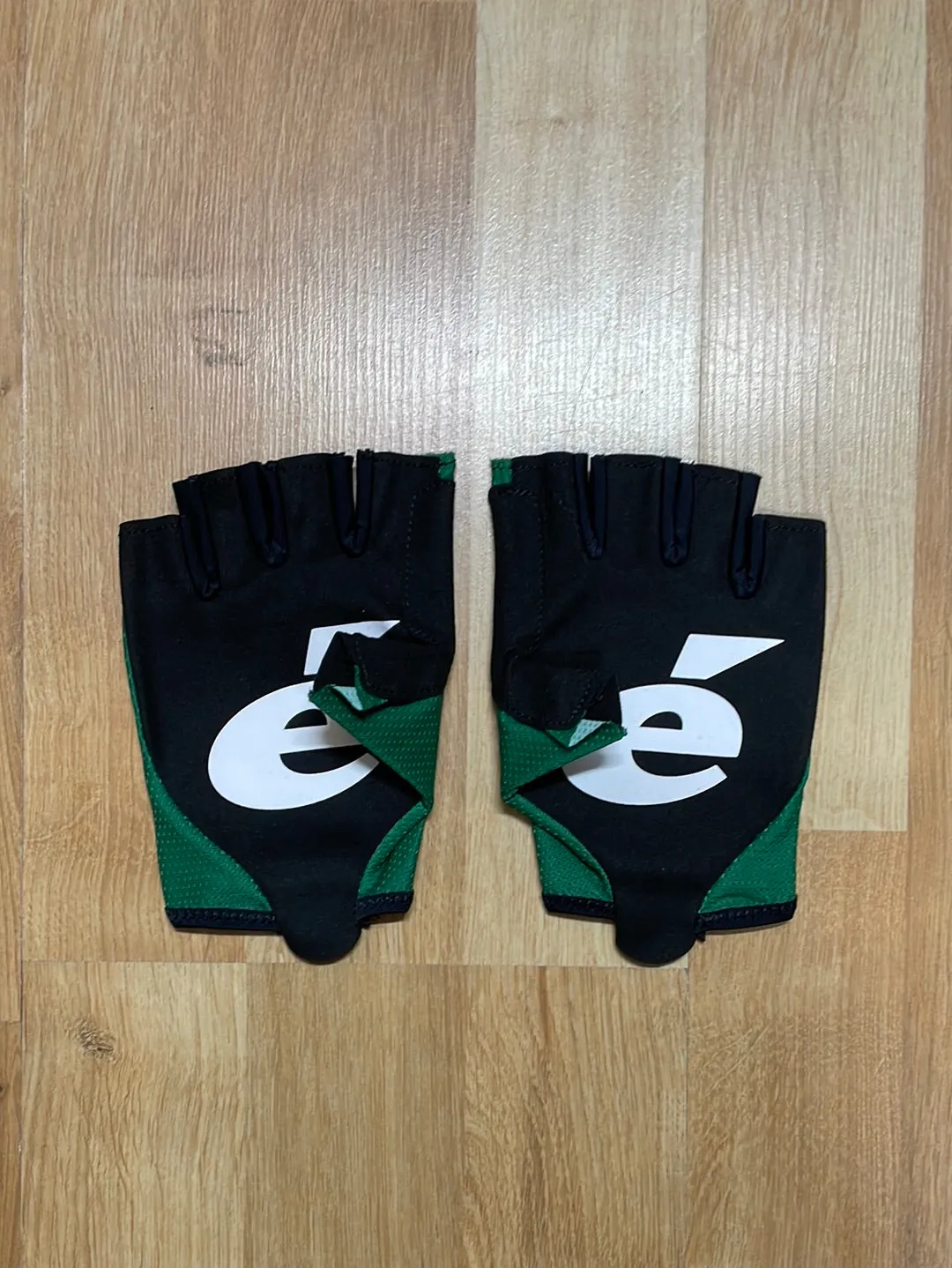 Team Jumbo Visma AGU Premium Race Gloves Green Vuelta