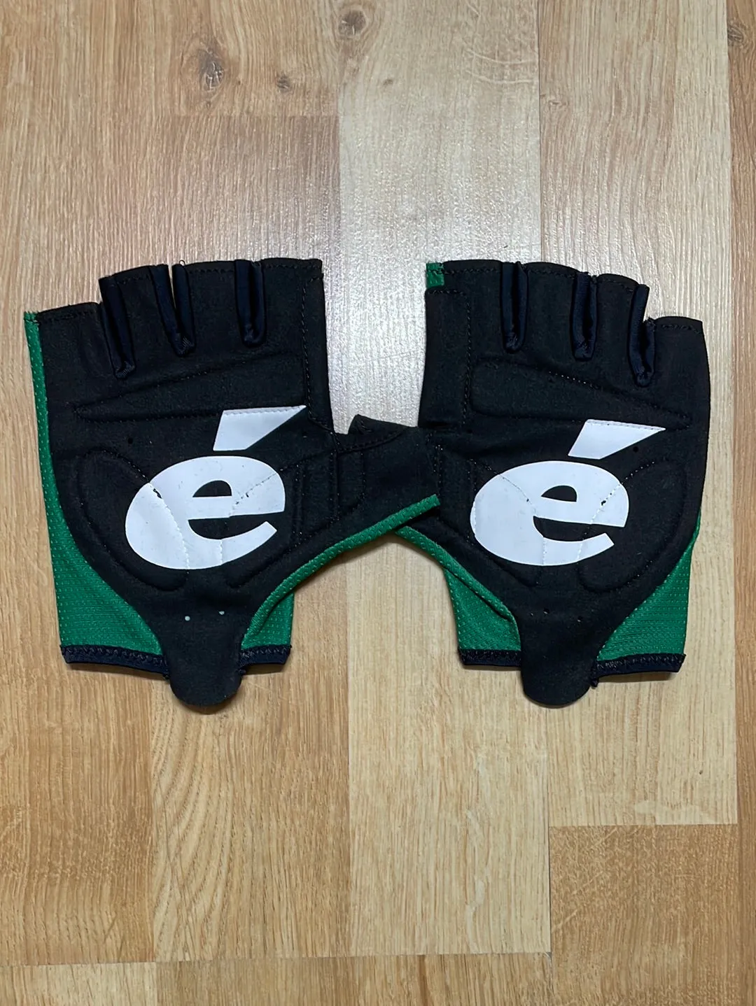 Team Jumbo Visma AGU Premium Race Gloves Green Vuelta